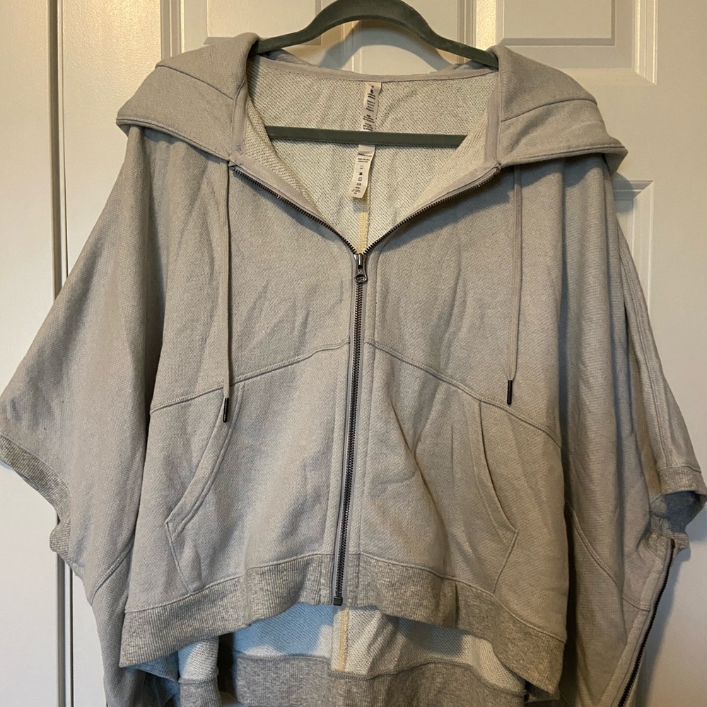 Lululemon size 6 poncho